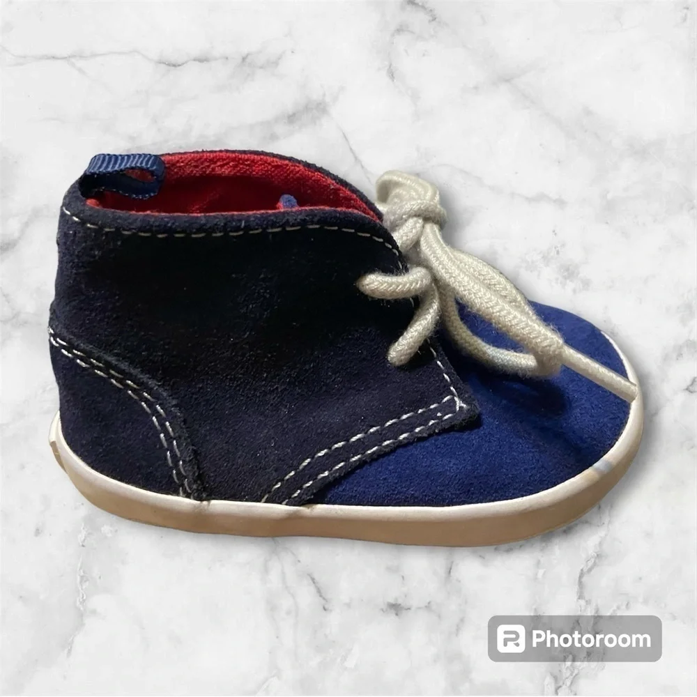 Baby Gap Size 6-12 Months Cow Suede Shoes